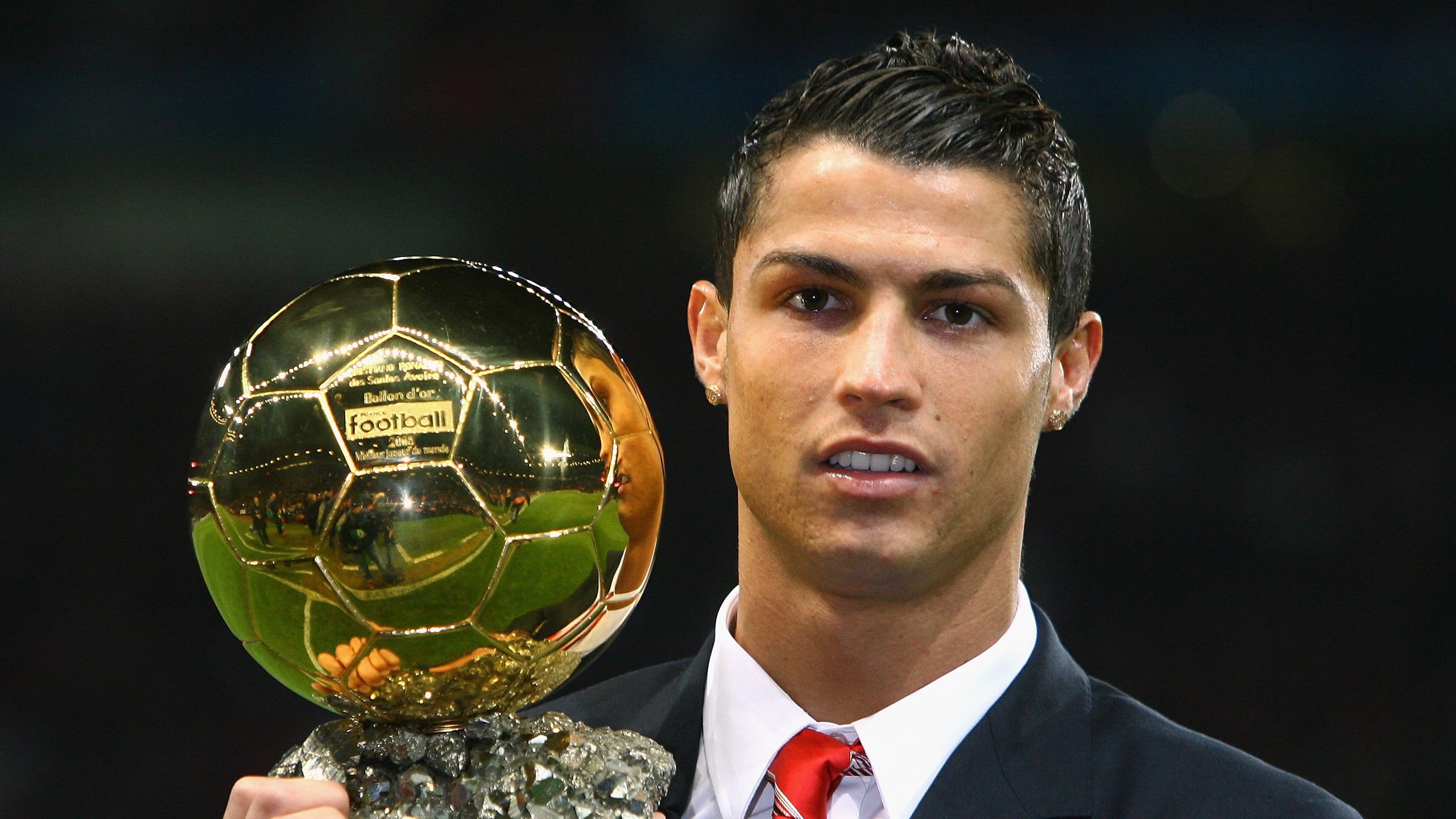 Popovici蝉联男子200 m自由泳金牌