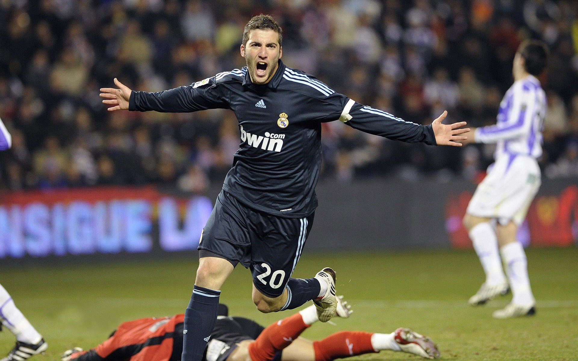 B队主帅赛后为胜利归功于防守纪律,b队进攻,b队6号