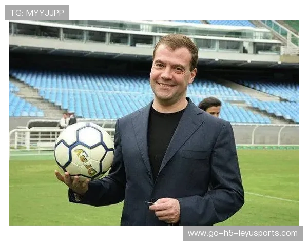 梅德韦杰夫防守稳健,锁定胜局,梅德韦杰夫吧 梅德韦杰夫防守稳健,锁定胜局,梅德韦杰夫吧